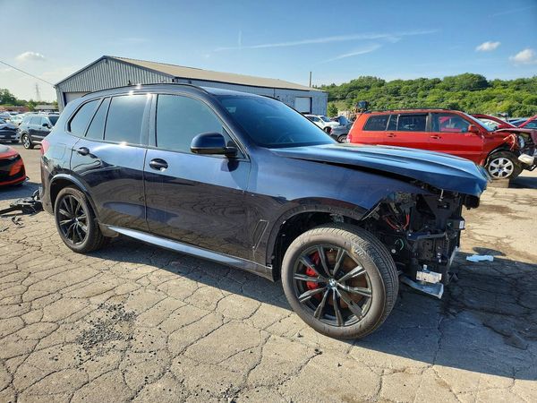 2022 BMW X5 M50i