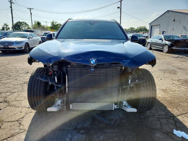 2022 BMW X5 M50i