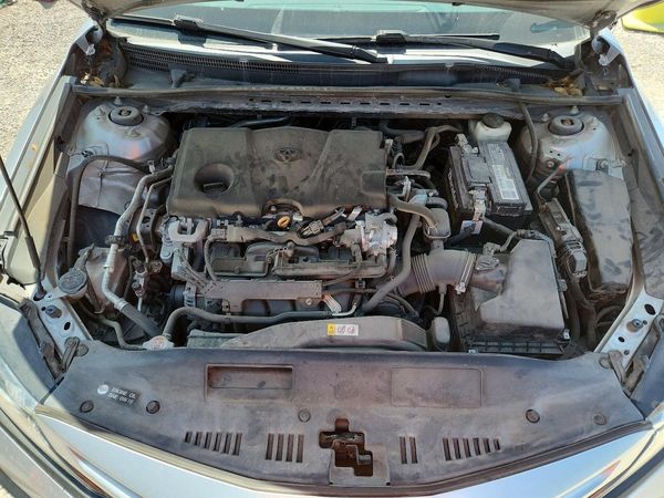2021 TOYOTA CAMRY SE — Engine bay