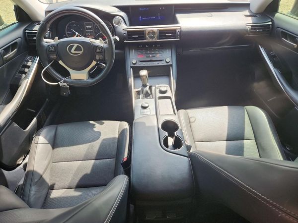 2019 LEXUS IS