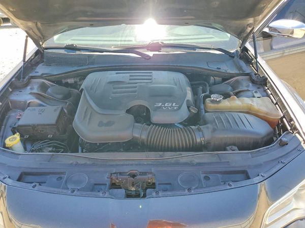 2016 CHRYSLER 300 300C — Engine bay