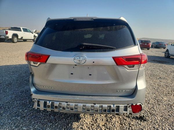 2017 TOYOTA HIGHLANDER SE/XLE