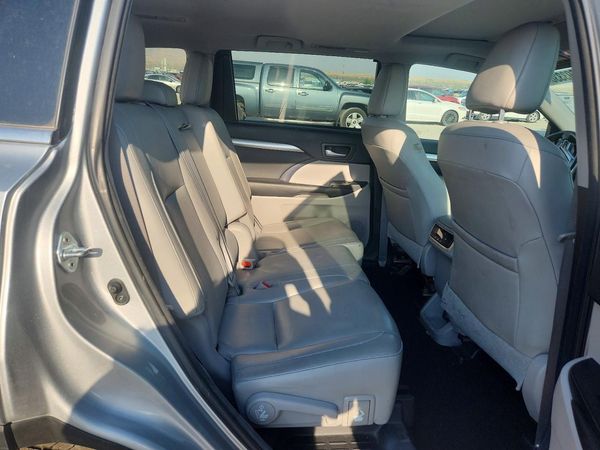 2017 TOYOTA HIGHLANDER SE/XLE