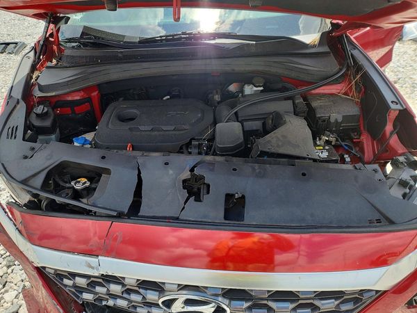2019 HYUNDAI SANTA FE SE