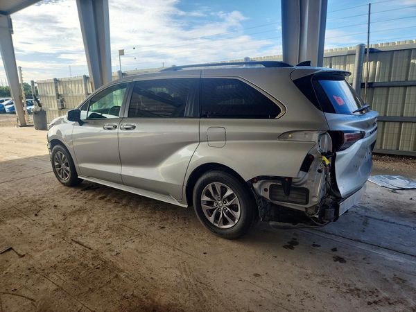 2024 TOYOTA SIENNA