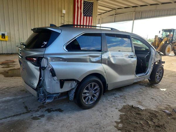 2024 TOYOTA SIENNA