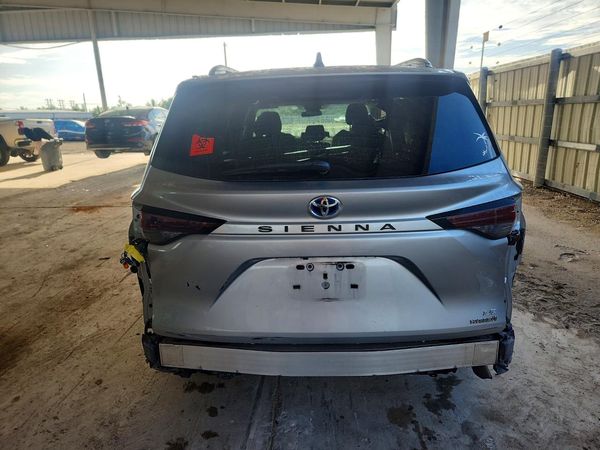 2024 TOYOTA SIENNA