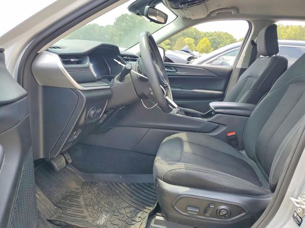 2023 JEEP GRAND CHEROKEE Laredo, Altitude