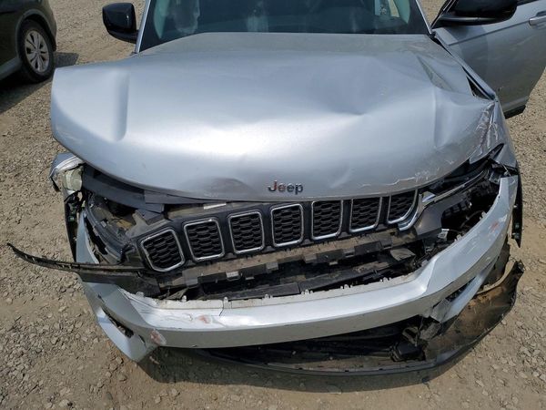 2023 JEEP GRAND CHEROKEE Laredo, Altitude