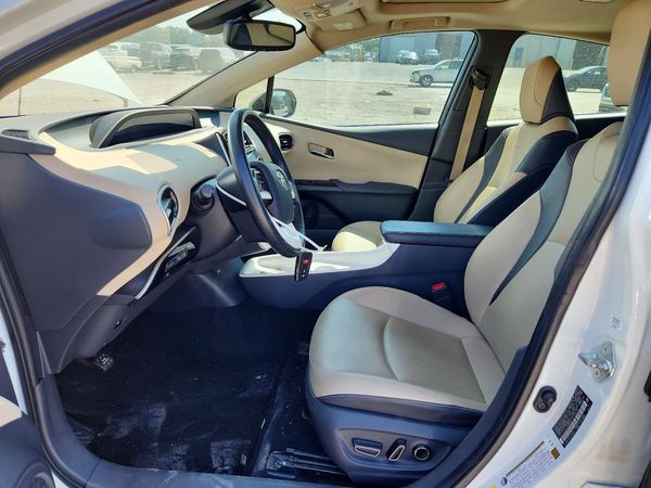 2016 TOYOTA PRIUS