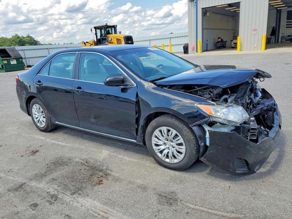2014 TOYOTA CAMRY