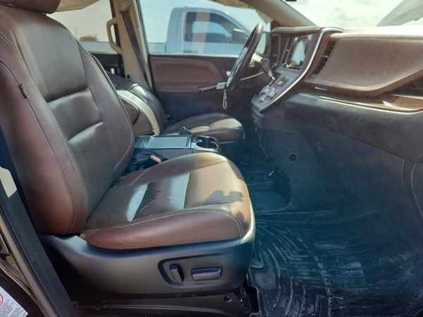 2015 TOYOTA SIENNA