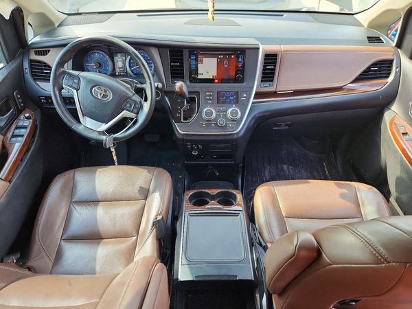 2015 TOYOTA SIENNA