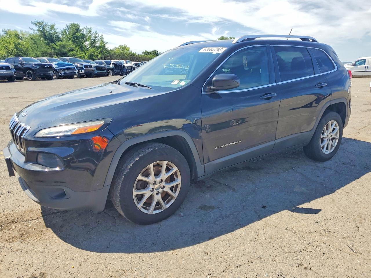 2015 JEEP CHEROKEE Latitude — Front 3/4