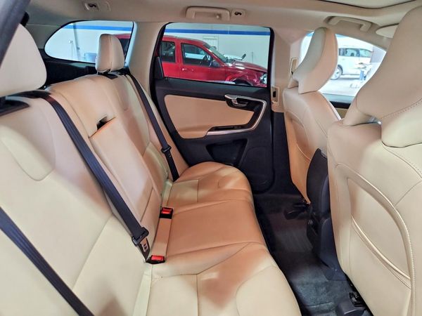 2016 VOLVO XC60 SV35 Platinum