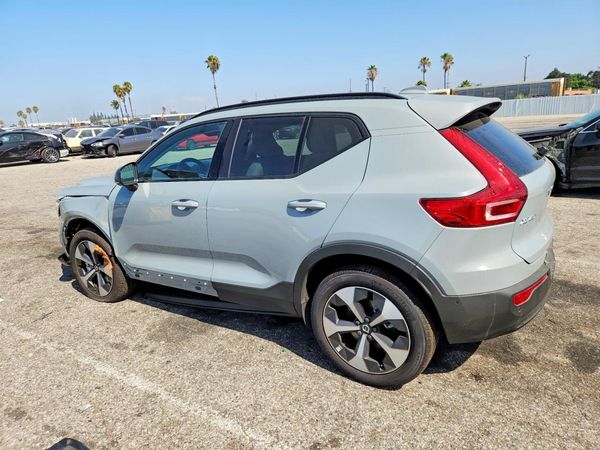 2026 VOLVO XC40 Plus Dark