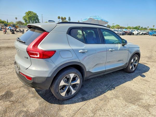 2026 VOLVO XC40 Plus Dark