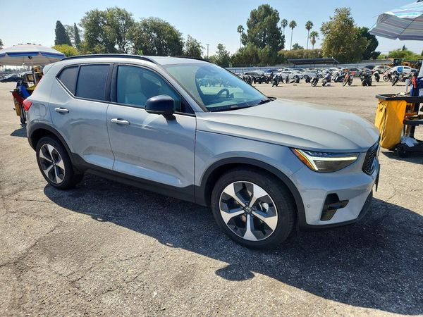 2026 VOLVO XC40 Plus Dark