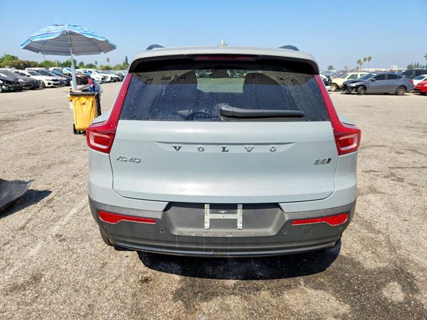 2026 VOLVO XC40 Plus Dark