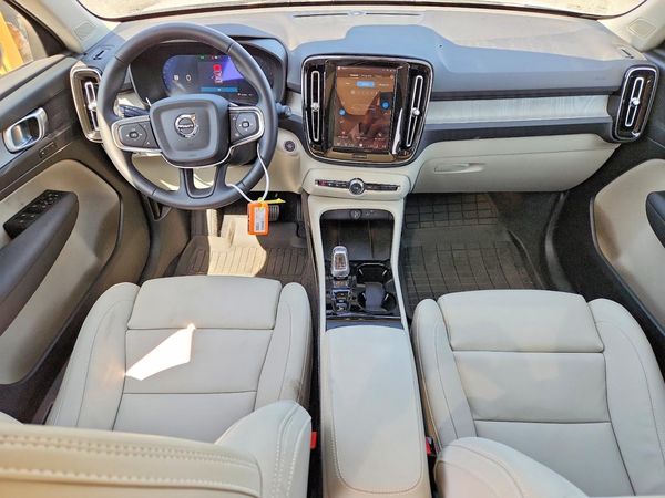 2026 VOLVO XC40 Plus Dark