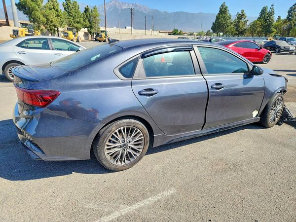 2024 KIA FORTE GT Line