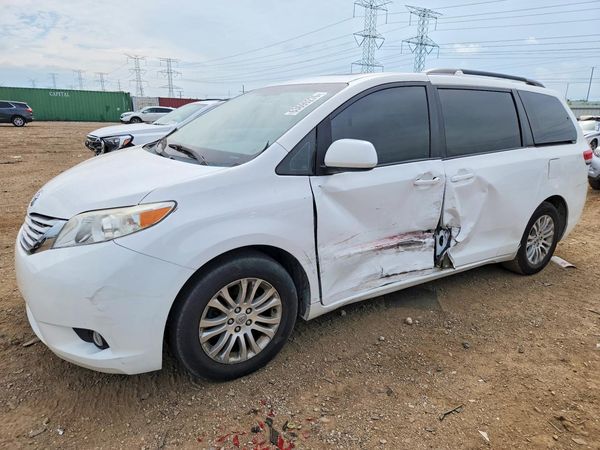 2014 TOYOTA SIENNA