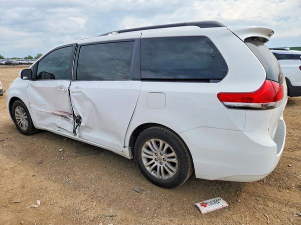 2014 TOYOTA SIENNA