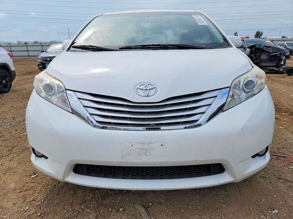 2014 TOYOTA SIENNA