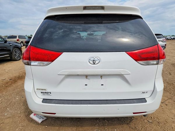 2014 TOYOTA SIENNA