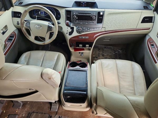 2014 TOYOTA SIENNA
