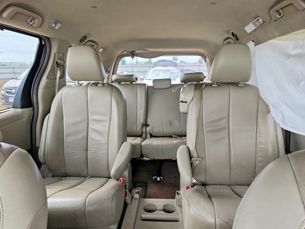 2014 TOYOTA SIENNA