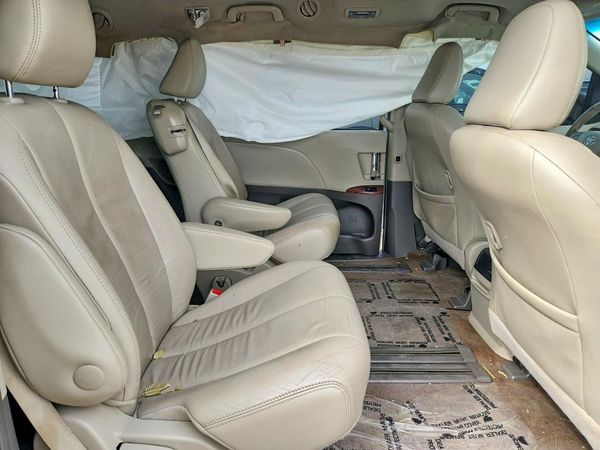 2014 TOYOTA SIENNA