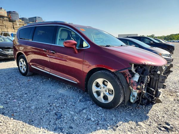 2017 CHRYSLER PACIFICA