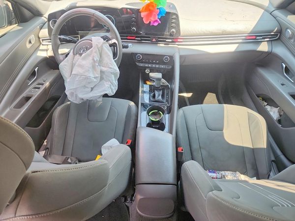 2022 HYUNDAI ELANTRA
