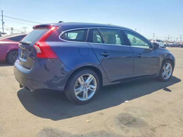 2015 VOLVO V60 Platinum (non R design)