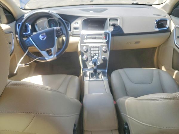 2015 VOLVO V60 Platinum (non R design)