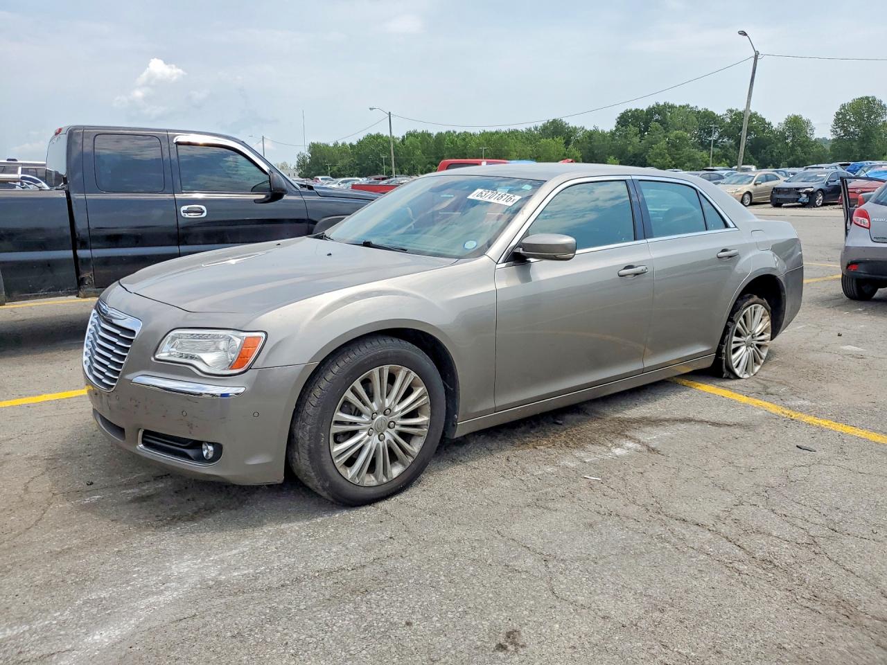 2014 CHRYSLER 300 — Front 3/4