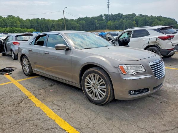 2014 CHRYSLER 300 — Passenger 3/4