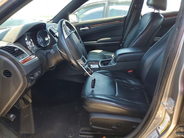 2014 CHRYSLER 300 — DENT