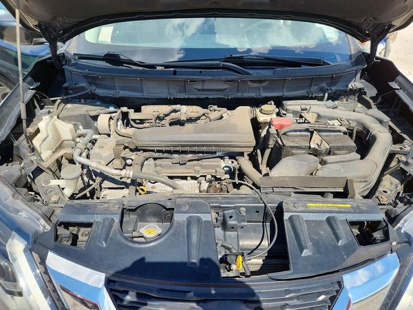 2020 NISSAN ROGUE — Engine bay