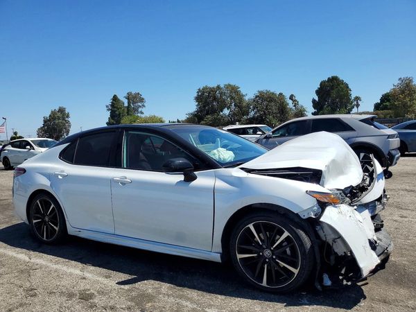 2019 TOYOTA CAMRY XSE
