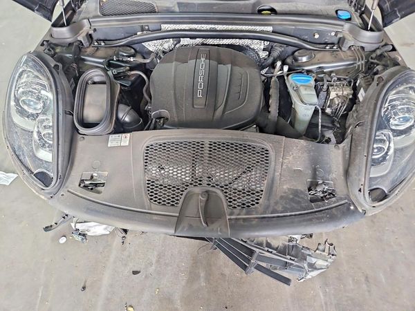 2018 PORSCHE MACAN — Engine bay