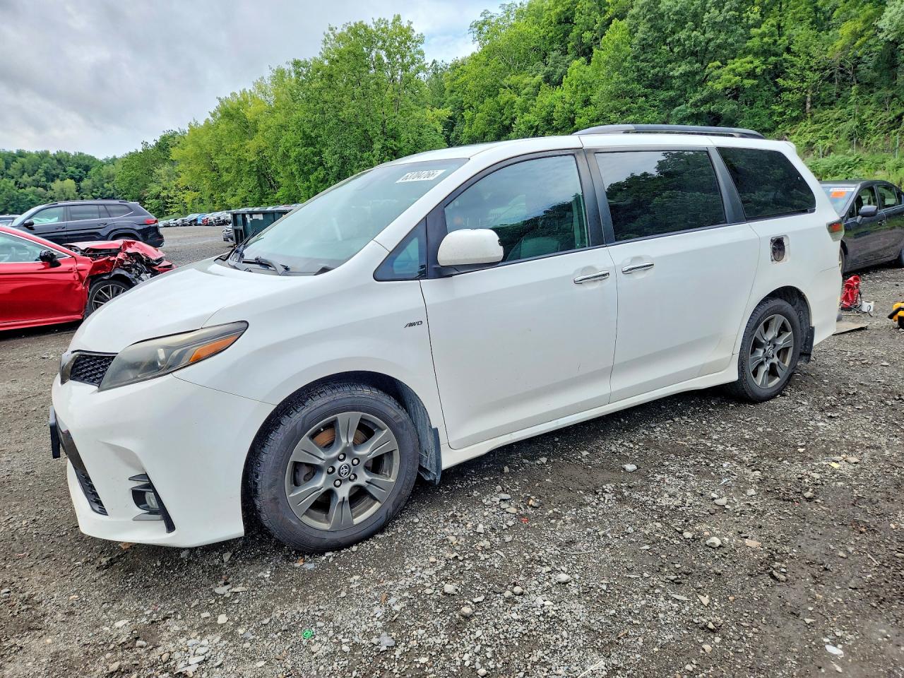 2019 TOYOTA SIENNA SE/SE Premium