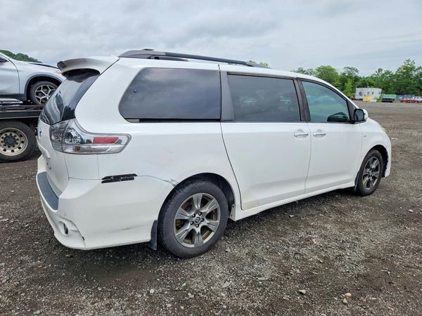 2019 TOYOTA SIENNA SE/SE Premium