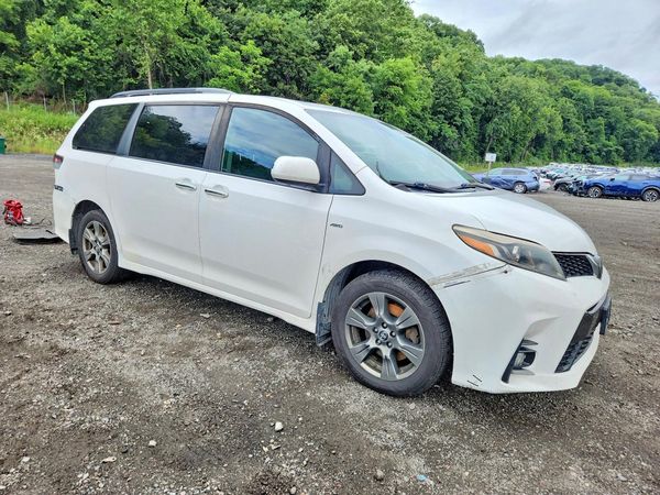 2019 TOYOTA SIENNA SE/SE Premium