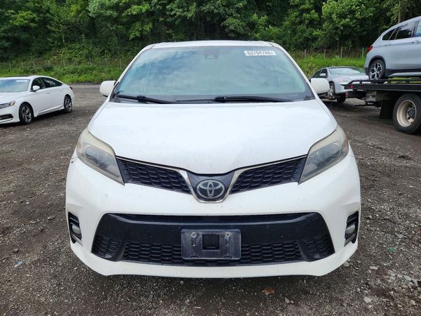 2019 TOYOTA SIENNA SE/SE Premium