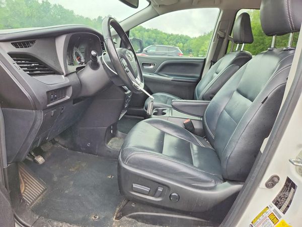 2019 TOYOTA SIENNA SE/SE Premium