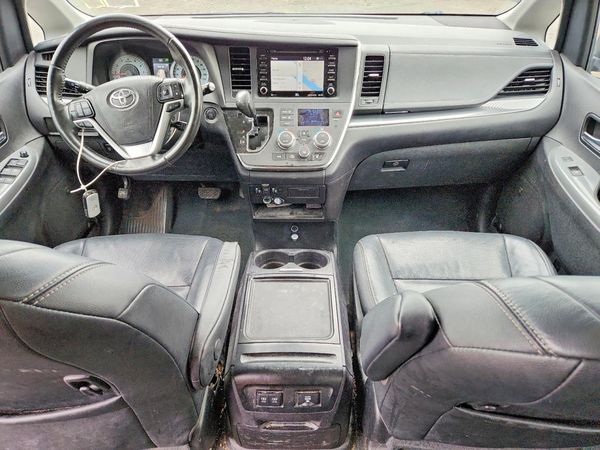 2019 TOYOTA SIENNA SE/SE Premium