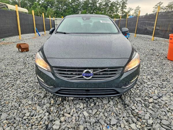 2015 VOLVO S60 Premier (non R design)