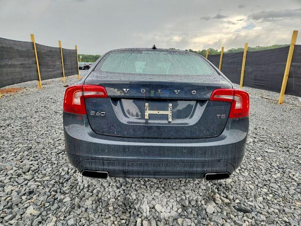 2015 VOLVO S60 Premier (non R design)